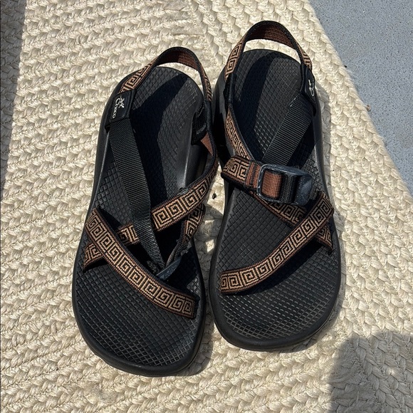 Chaco Black Sandals with Brown Geometric Straps 9 - Picture 2 of 6